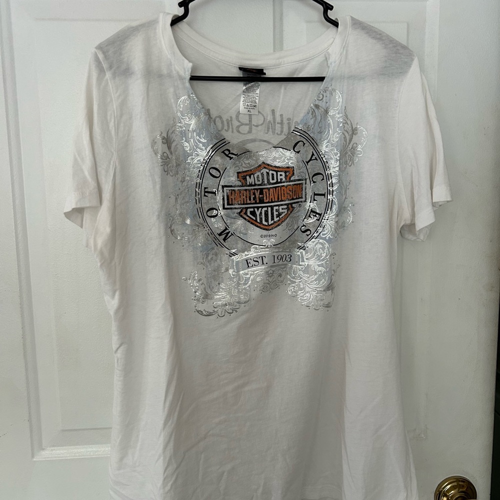 Harley-Davidson White Graphic T-Shirt size xl v neck short sleeve